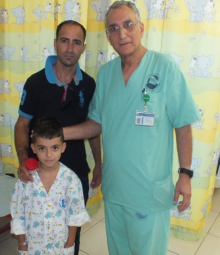 פארס סעיד, אביו וד"ר אבי און, צילום:  מיה צבן, דוברת המרכז הרפואי פדה- פוריה