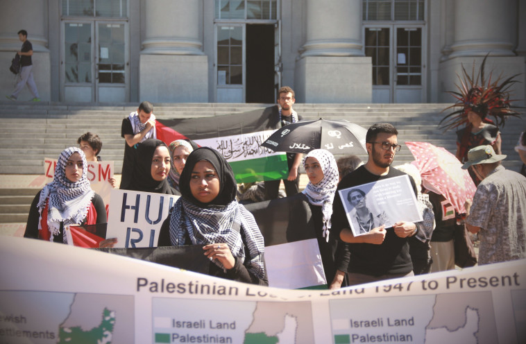 מפגינים פרו פלסטיניים בקמפוס בארה''ב (צילום: Ariel Hayat)