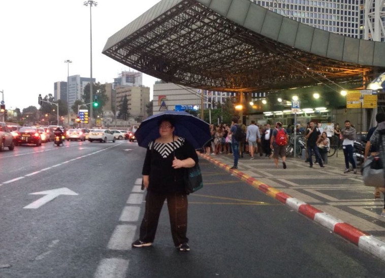 גשם בתל אביב, ארכיון. טפטופים קלים במהלך סוף השבוע. צילום: אבשלום שששוני