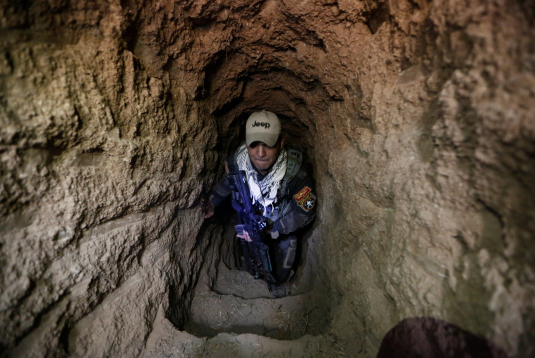 המנהרה ההתקפית של דאעש שנחשפה. צילום: רויטרס