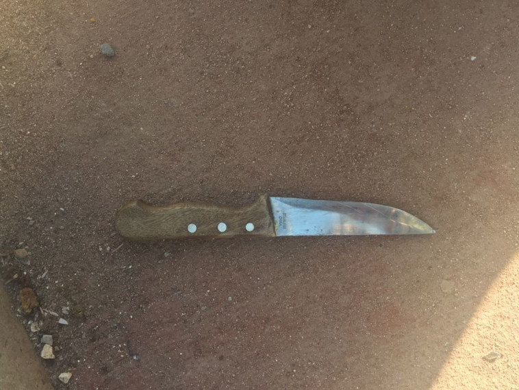 הסכין שנשא עליו המחבל במחסום עפרה. צילום: דובר צה"ל