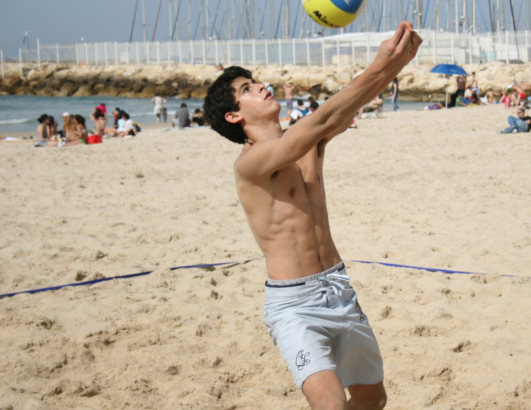 הספורט אותו אהב. פלס משחק כדורסל חופים, צילום באדיבות המשפחה