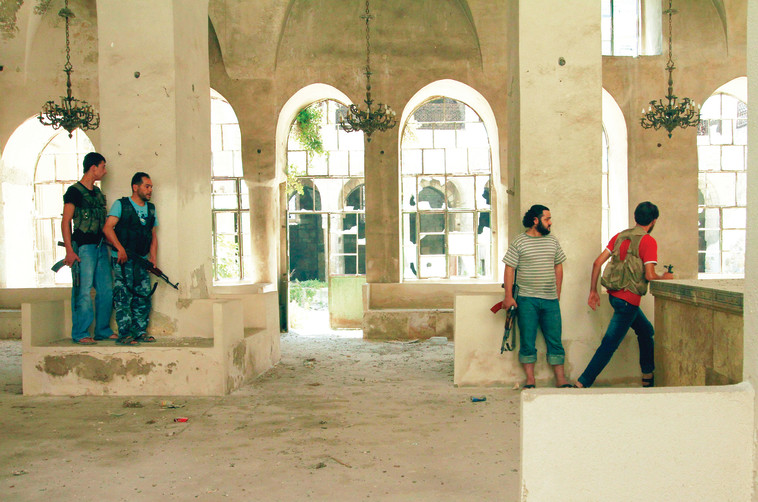 המורדים בבית הכנסת בחלב, 2013. צילום: רויטרס