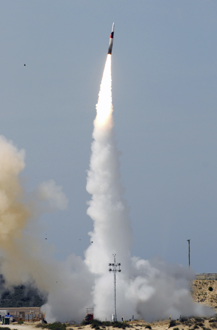 ממערכות ההגנה האווירית הטובות בעולם. טיל "חץ 2" בעת שיגור, 2009