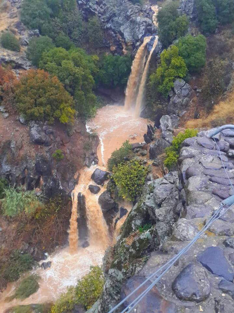 מפל סער גועש מהגשם השוטף. צילום: רשות הטבע והגנים