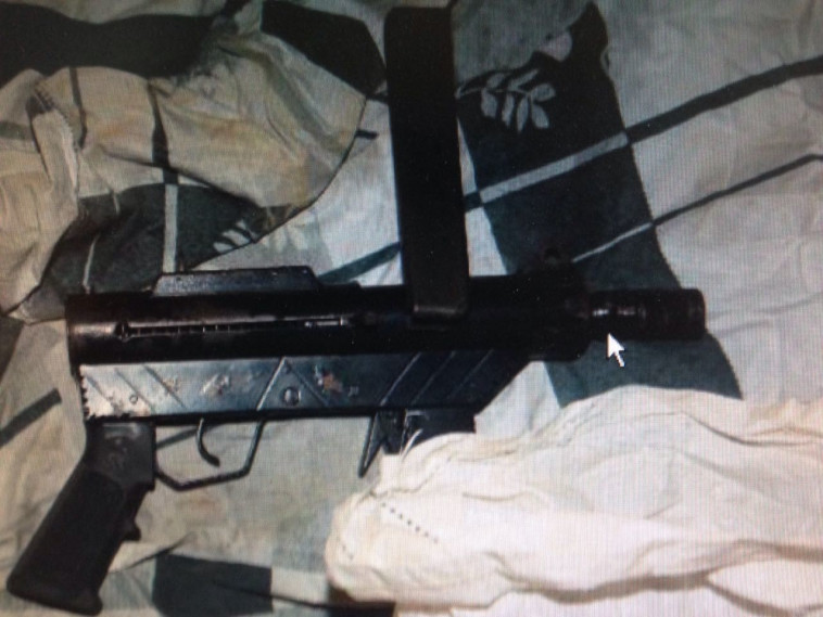 רובה ה"קרל גוסטב" שהיה בידי החוליה. צילום: דוברות המשטרה