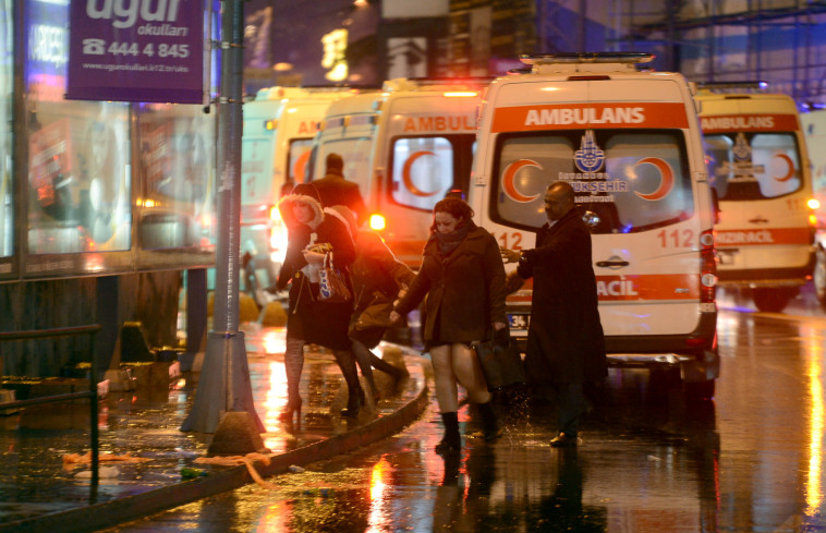 זירת הפיגוע באיסטנבול, הלילה. צילום: רויטרס