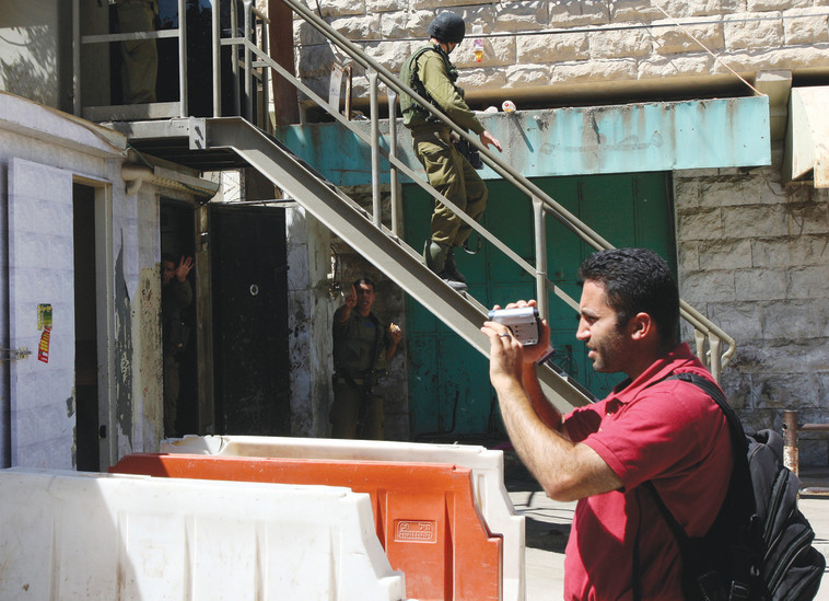 פעיל בצלם, חברון