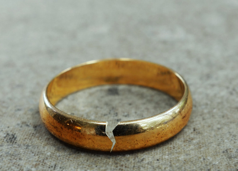 טבעת נישואין שבורה, צילום אילוסטרציה (צילום: istockphoto)