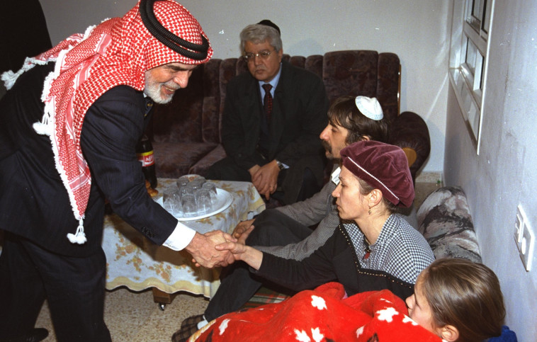 המלך חוסיין מבקר את המשפחות השכולות. צילום: אבי אוחיון, לע"מ 