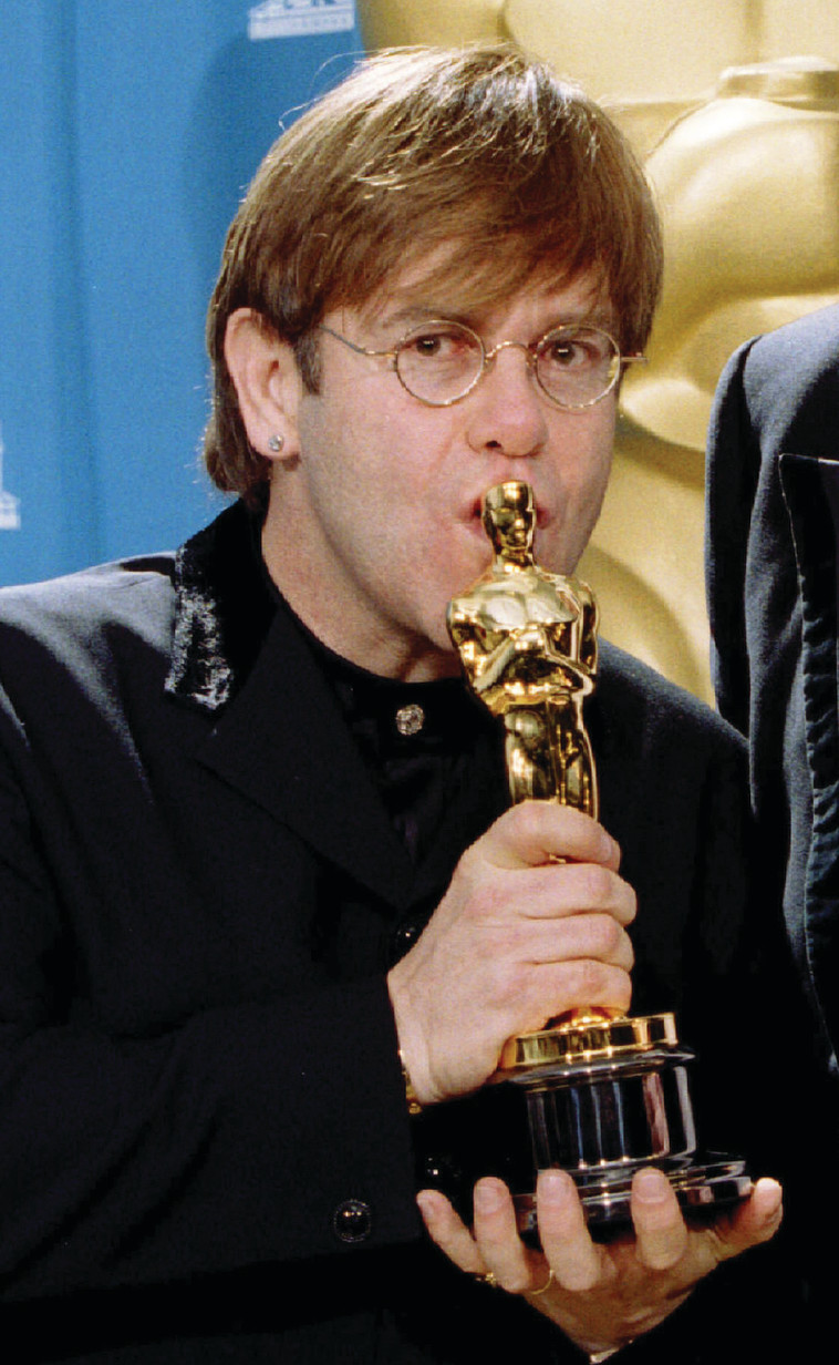אלטון ג'ון זוכה באוסקר על השיר ממלך האריות. רויטרס 