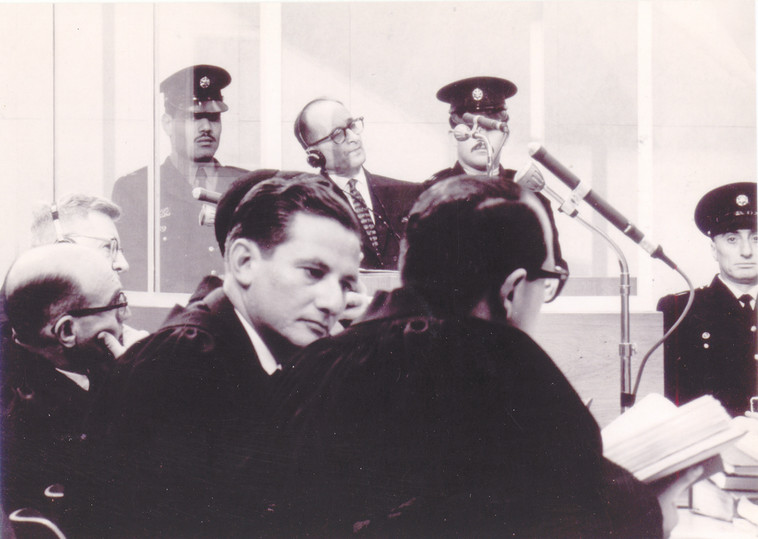 בך (שני מימין), בצוות התביעה במשפט אייכמן (צילום: באדיבות מכון משואה)