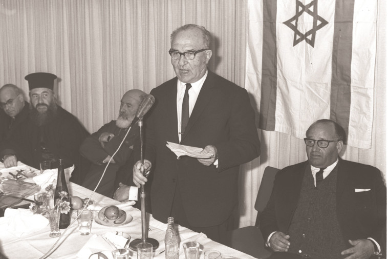 &quot;הפעיל את כוחו של צה&quot;ל כאגרוף מחץ ברגע המכריע&quot;. לוי אשכול. צילום: אילן ברונר, לע''מ