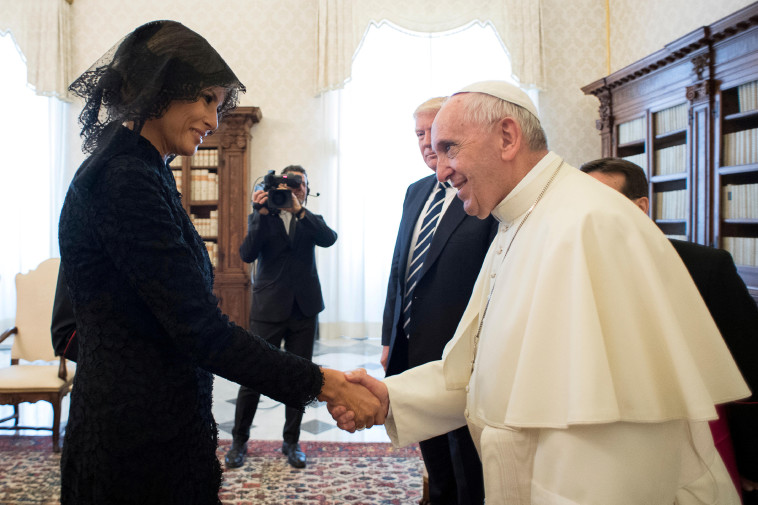 האפיפיור ומלניה. צילום: קויטרס
