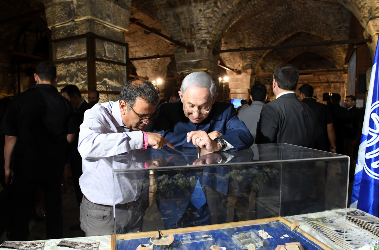 רה''מ בנימין נתניהו במנהרות הכותל