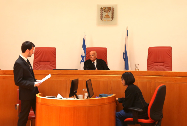 הדיון בבקשתו של האסיר עובדיה שלום בבית המשפט העליון. צילום: מרק ישראל סלם