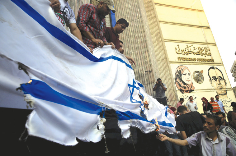 הפגנה נגד ישראל במצרים. צילום: רויטרס