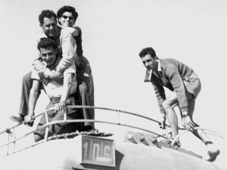 אלי כהן עם משפחתו