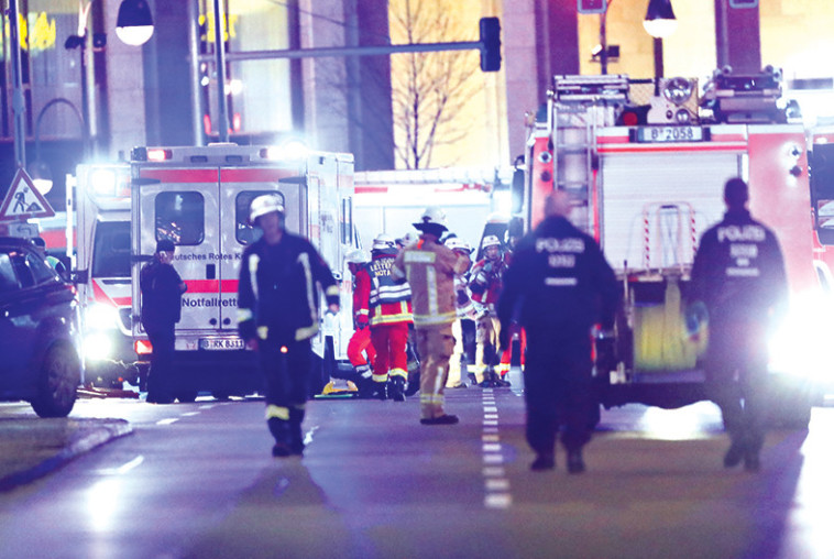 אזור המתקפה בברלין. 12 בני אדם נדרסו למוות. צילום: רויטרס