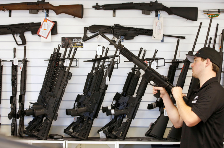 מיתוס מכונן. חנות נשק בארצות הברית, צילום: רויטרס