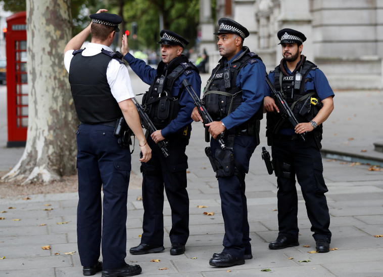 שוטרים בבריטניה. צילום: רויטרס