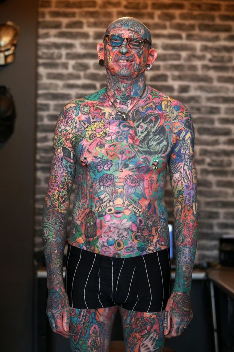 Самого татуированного человека. Самый татуированный человек на земле.