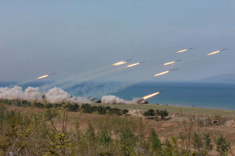 תרגיל שיגור טילים של קוריאה הצפונית. צילום: רויטרס