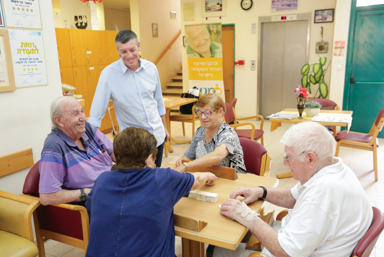 מנכ&quot;ל עמותת מטב ליאור שטרסברג. מעוררים את המודעות לתופעת בדידות בגיל השלישי. צילום: אלוני מור