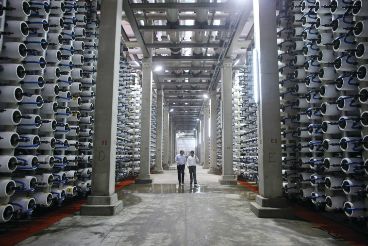 מתקן התפלה בחדרה. צילום: רויטרס