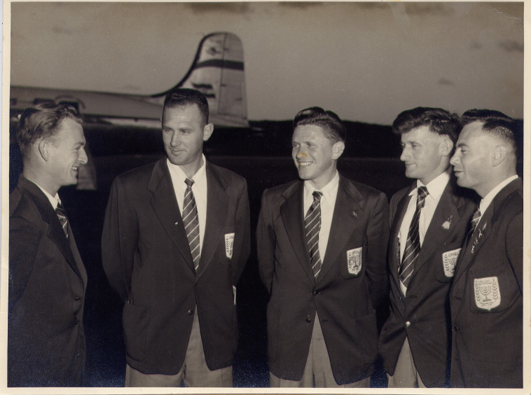 דרום אפריקה. באחד, משמאל לימין, אלי פוקס, יצחק שניאור, שייע גלזר ויוסלה מירמוביץ' צילום פרטי 