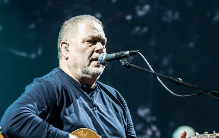 יהודה פוליקר בהופעה. בכפיים. צילום: שלומי פינטו, יחצ