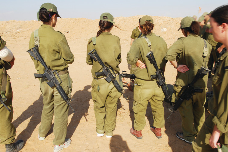 חיילות בצה''ל, למצולמות אין קשר לנאמר