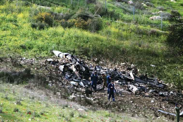 שרידי ה-F-16 שהופל. צילום: יונתן זינדל, פלאש 90