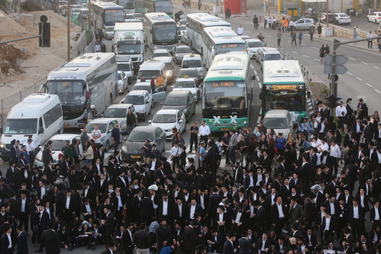 אלפים ברחובות. צילום: מרק ישראל סלם