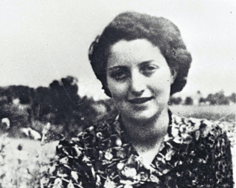 חנה סנש בקיבוץ שדות ים שנת 1939 (צילום: לע''מ)