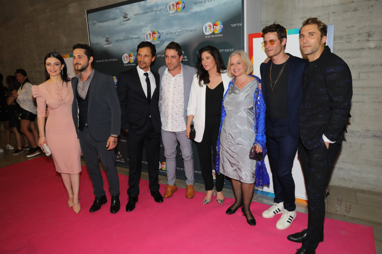 בשבילה גיבורים עפים, נינט טייב