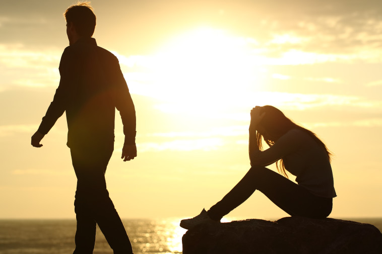 בגידה היא הבחירה הקלה. צילום: אינג אימג'