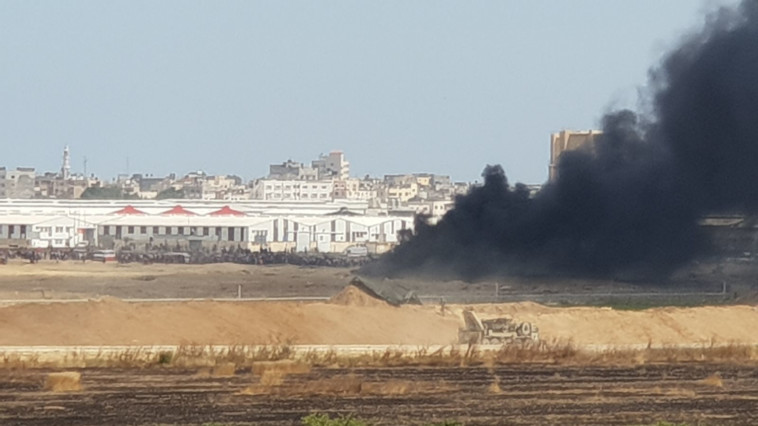 עשן ברצועה. צילום: טל לב רם