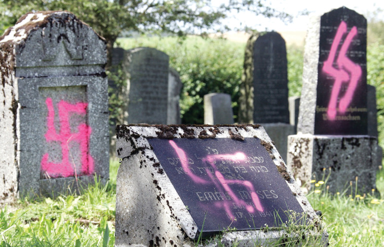 קברים מחוללים בגרמניה. צילום: רויטרס