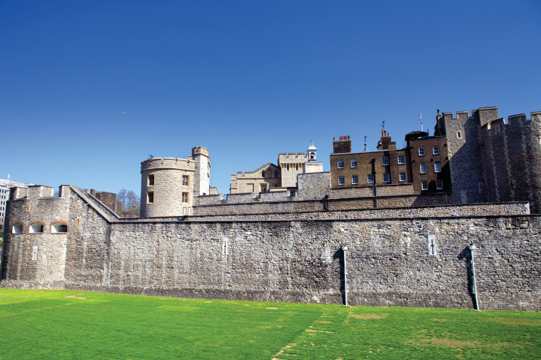 בנתה במיוחד כדי לאכלס את הפריטים היקרים ביותר. מצודת לונדון, צילום: רויטרס