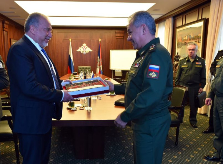 שר הביטחון ליברמן ושר ההגנה הרוסי שויגו במוסקבה. צילום: אריאל חרמוני, משרד הביטחון