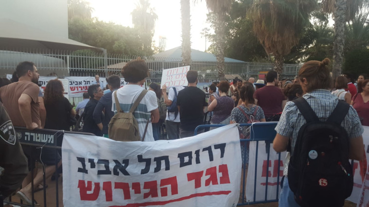 הפגנת מתנגדי הגירוש בדרום תל אביב. צילום: יובל בר
