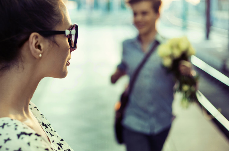 אב מודאג מהקשר הזוגי של בתו הסוציופתית. אילוסטרציה: אינגאימג