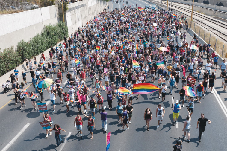 הפגנת הלהט"ב בנתיבי אילון. צילום: תומר נויברג, פלאש 90