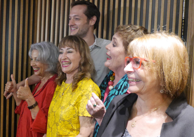 &quot;אף פעם לא מאוחר&quot;, רבקה מיכאלי, שרל'ה שרון, ציפי פינס, נורית גפן . צלם : יובל סול בוקר 