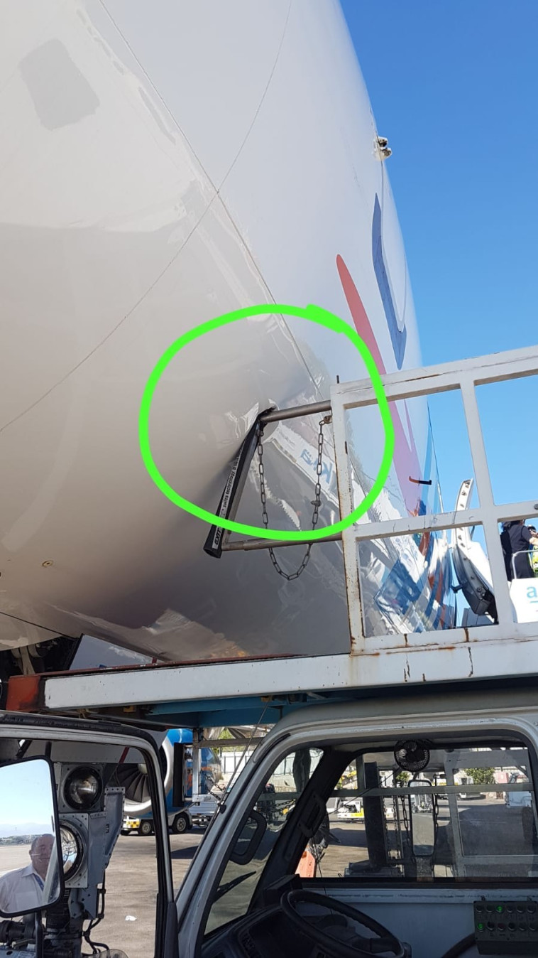 התאונה בין רכב ההסעות למטוס. צילום: רשות שדות התעופה