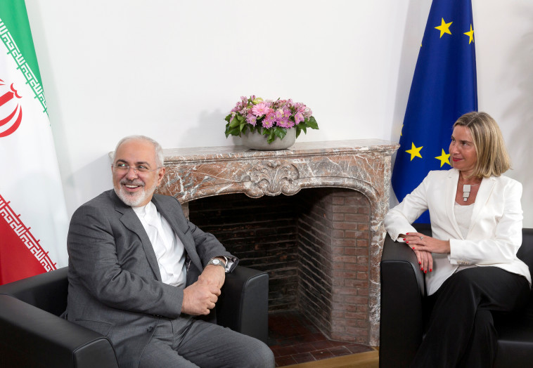 מוחמד זריף ושרת החוץ האירופית פדריקה מוגריני. צילום: רויטרס