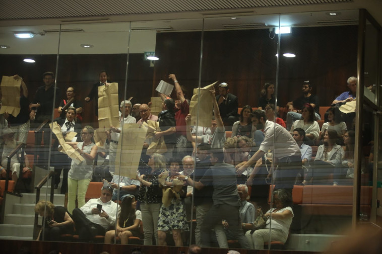 פרובוקציית האופוזיציה בכנסת, השבוע. בעבור חופן לייקים. צילום: יונתן זינדל, פלאש 90