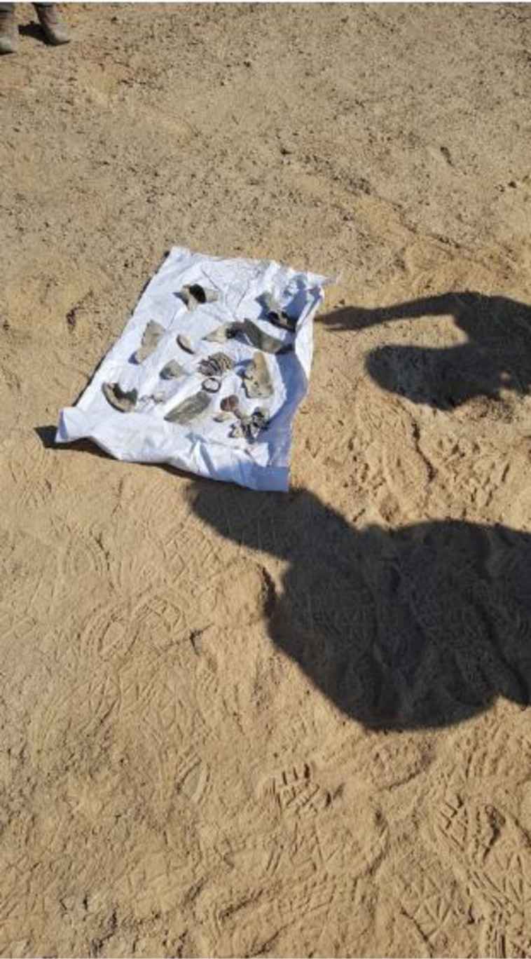 רקטת הגראד שנפלה בבאר שבע. צילום: דוברות המשטרה רקטת הגראד שנפלה בבאר שבע. צילום: דוברות המשטרה