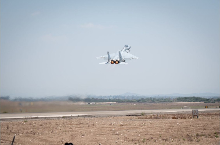  מטוס קרב של חיל האוויר ממריא לתקיפה בעזה. צילום: דובר צה"ל